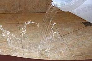 南涧漏水维修 免砸砖防水材料该如何施工